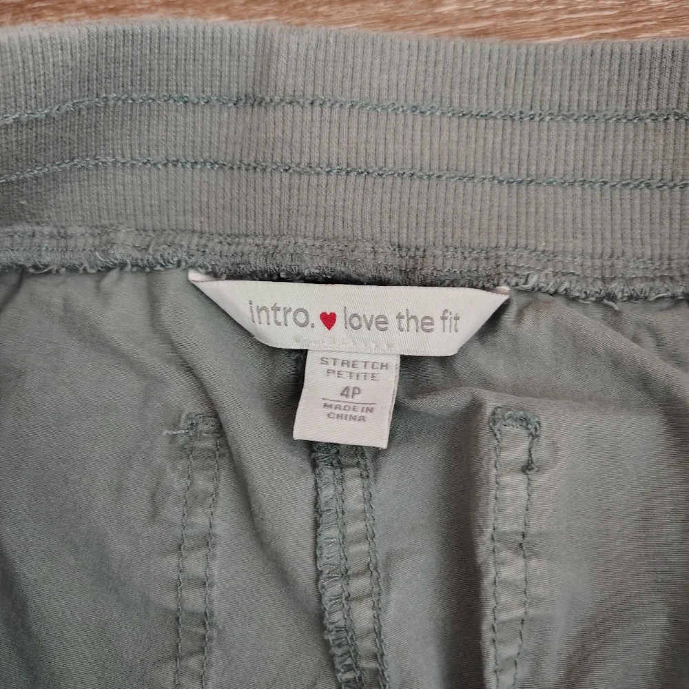 Intro. Love The Fit Capri Green 4p Petite Straight - Picture 5 of 5